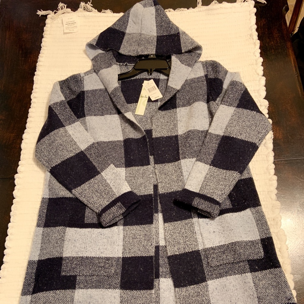Cardigan in wool with hood